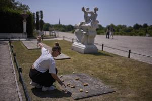Tourists leave potatoes on Frederick the Great’s grave. They’re perpetuating a German myth