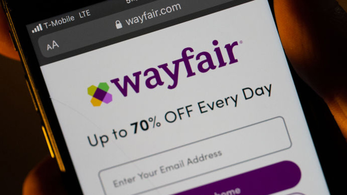 Wayfair is selling a $200 area rug for $75, and shoppers say ‘the colors are vibrant and the pile is so soft’
