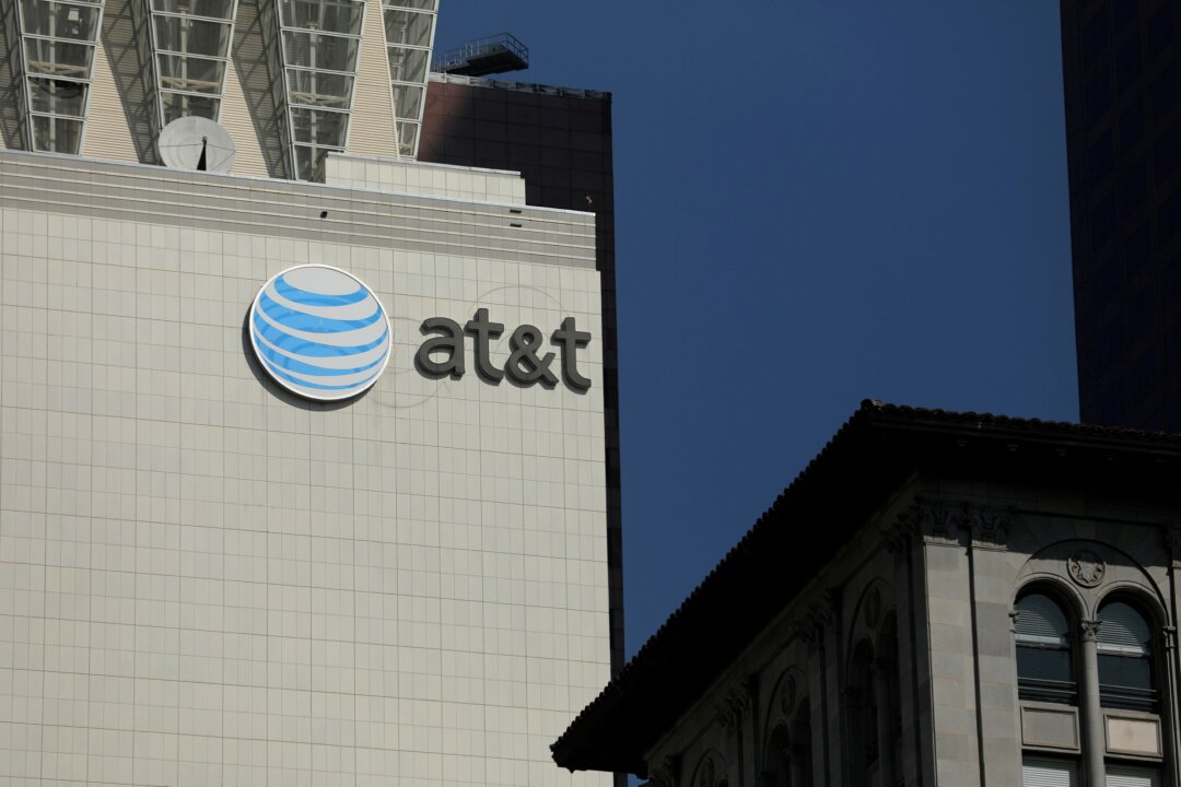 Trump Blames AT&T After Conference Call With Faith Leaders Disrupted
